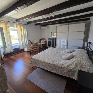 Otok Krk, Dobrinj - okolica, dvojna kuća, 202m2