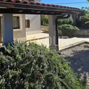 Otok Krk, Dobrinj - okolica, dvojna kuća, 202m2