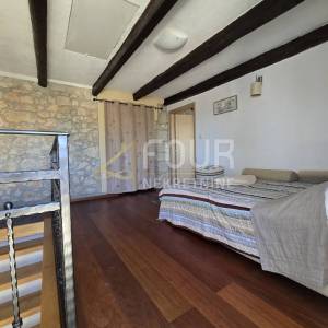 Otok Krk, Dobrinj - okolica, dvojna kuća, 202m2