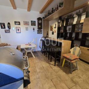 Otok Krk, Dobrinj - okolica, dvojna kuća, 202m2