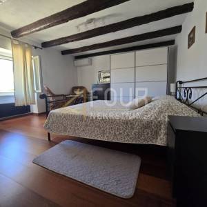 Otok Krk, Dobrinj - okolica, dvojna kuća, 202m2