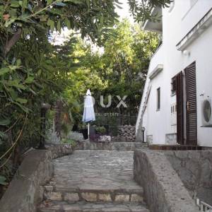 OTOK KRK, GRAD KRK - Apartman u prizemlju 200 m od mora