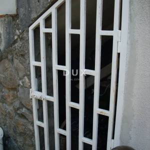 OTOK KRK, GRAD KRK - Kuća sa 2 apartmana 200 m od mora