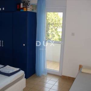 OTOK KRK, GRAD KRK - Kuća sa 2 apartmana 200 m od mora