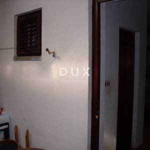 OTOK KRK, GRAD KRK - Kuća sa 2 apartmana 200 m od mora