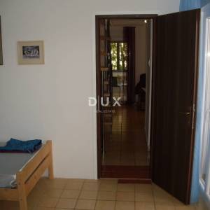 OTOK KRK, GRAD KRK - Kuća sa 2 apartmana 200 m od mora