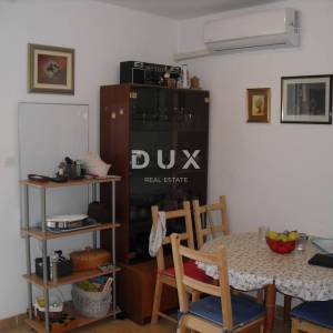 OTOK KRK, GRAD KRK - Kuća sa 2 apartmana 200 m od mora