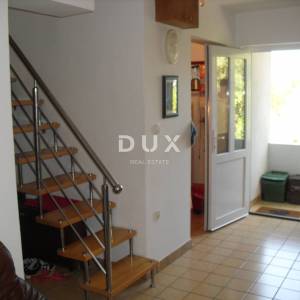 OTOK KRK, GRAD KRK - Kuća sa 2 apartmana 200 m od mora