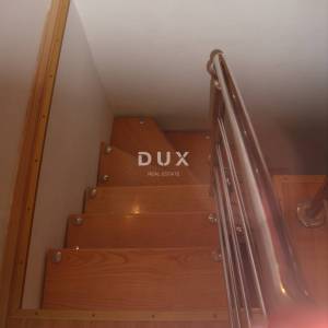 OTOK KRK, GRAD KRK - Kuća sa 2 apartmana 200 m od mora