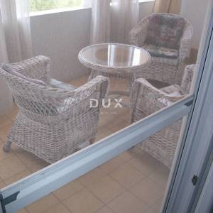 OTOK KRK, GRAD KRK - Kuća sa 2 apartmana 200 m od mora