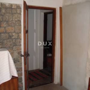 OTOK KRK, GRAD KRK - Kuća sa 2 apartmana 200 m od mora