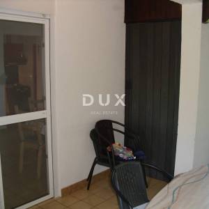 OTOK KRK, GRAD KRK - Kuća sa 2 apartmana 200 m od mora