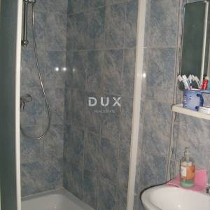 OTOK KRK, GRAD KRK - Kuća sa 2 apartmana 200 m od mora