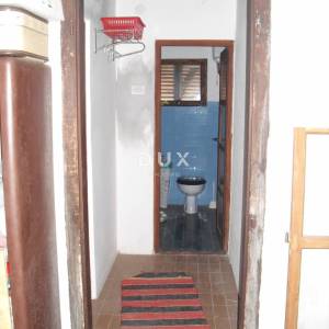 OTOK KRK, GRAD KRK - Kuća sa 2 apartmana 200 m od mora