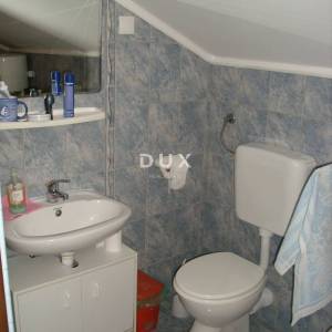 OTOK KRK, GRAD KRK - Kuća sa 2 apartmana 200 m od mora