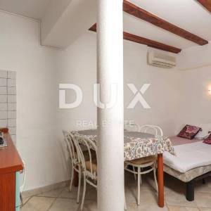 OTOK KRK, GRAD KRK - Kuća u centru sa 7 apartmana