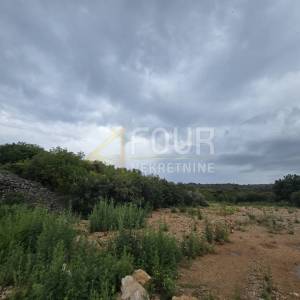 Otok Krk, grad Krk, zemljište, 1.300m2