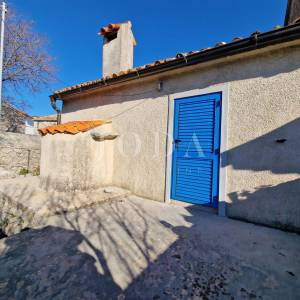Otok Krk, kamena kuća u nizu