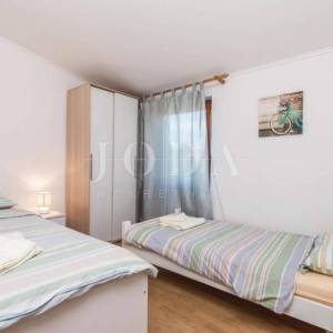 Otok Krk - Kras - prizemnica s bazenom
