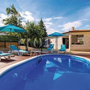 Otok Krk - Kras - prizemnica s bazenom