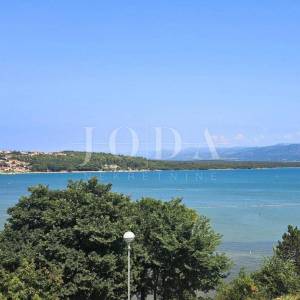 Otok Krk - kuća prvi red do mora