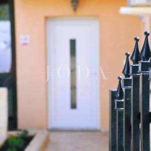 Otok Krk - Kuća s dva stana i bazenom