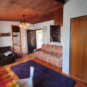 Otok Krk - Linardići - apartmanska kuća na velikom zemljištu