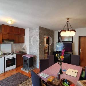 Otok Krk - Linardići - apartmanska kuća na velikom zemljištu