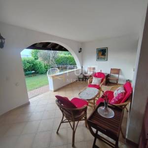 Otok Krk, Malinska, 71.40m2, 2s+db, lođa, dvorište 96m2