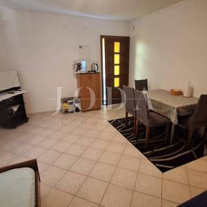 Otok Krk, Malinska, apartmanska kuća s pogledom na more