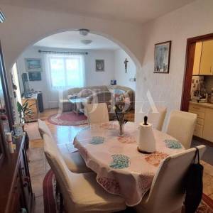 Otok Krk, Malinska, apartmanska kuća s pogledom na more