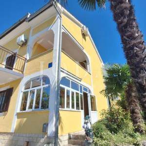 Otok Krk, Malinska, apartmanska kuća s pogledom na more