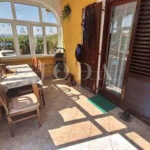 Otok Krk, Malinska, apartmanska kuća s pogledom na more