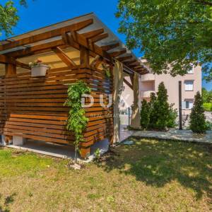 OTOK KRK, MALINSKA - Apartman sa okućnicom i parkingom