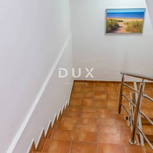 OTOK KRK, MALINSKA - Apartman sa okućnicom i parkingom