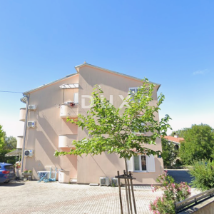 OTOK KRK, MALINSKA - Apartman sa okućnicom i parkingom