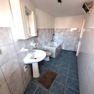 Otok Krk - odlična kuća s potencijalom na lijepoj lokaciji