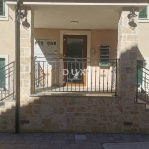 OTOK KRK, okolica MALINSKE - Dva apartmana u novogradnji