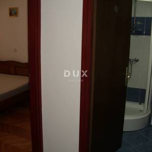 OTOK KRK, OMIŠALJ - Apartman 77 m2 sa terasom i vrtom
