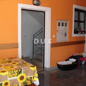 OTOK KRK, OMIŠALJ - Apartman 77 m2 sa terasom i vrtom