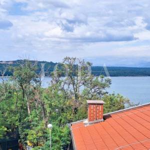 Otok Krk! Prostrani apartman 100 m do mora! 