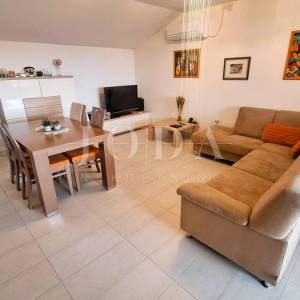 Otok Krk! Prostrani apartman 100 m do mora! 