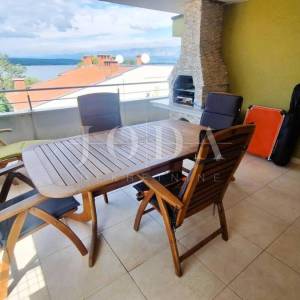 Otok Krk! Prostrani apartman 100 m do mora! 