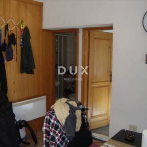 OTOK KRK, PUNAT - Apartman 51 m2 u prizemlju sa okućnicom