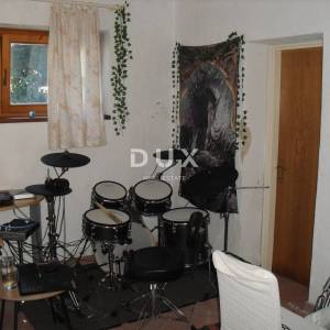OTOK KRK, PUNAT - Apartman 51 m2 u prizemlju sa okućnicom