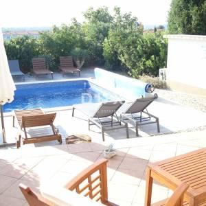 OTOK KRK, PUNAT - Samostojeća kuća sa bazenom 500 m od mora
