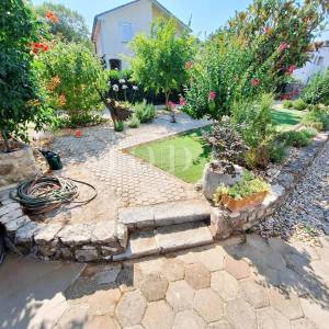 Otok Krk - Samostojeća kuća s lijepom okućnicom