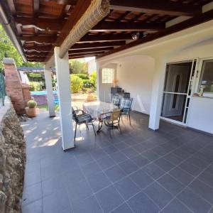 Otok Krk - Samostojeća kuća s lijepom okućnicom