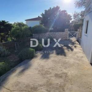 OTOK PAG, KOŠLJUN - obiteljska kuća uz more