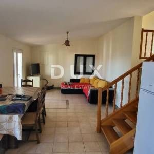 OTOK PAG, KOŠLJUN - obiteljska kuća uz more